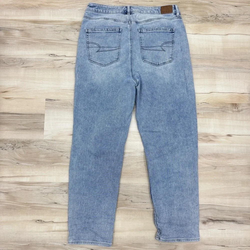 American eagle high rise mom straight jeans light wash Sz 14 regular